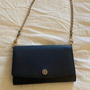 Tory Burch Robinson Chain Wallet in Navy